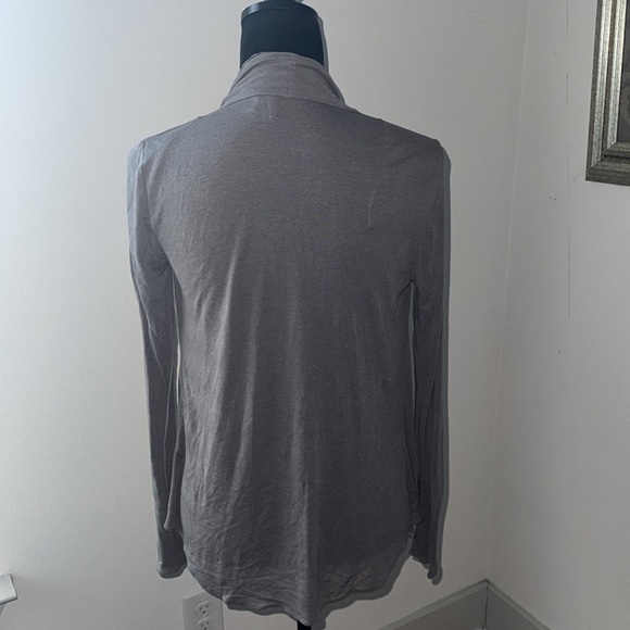 Elie‎ Tahari Sz XS gray Silk Cascade front lightweight cardigan long sleeves - Picture 3 of 8
